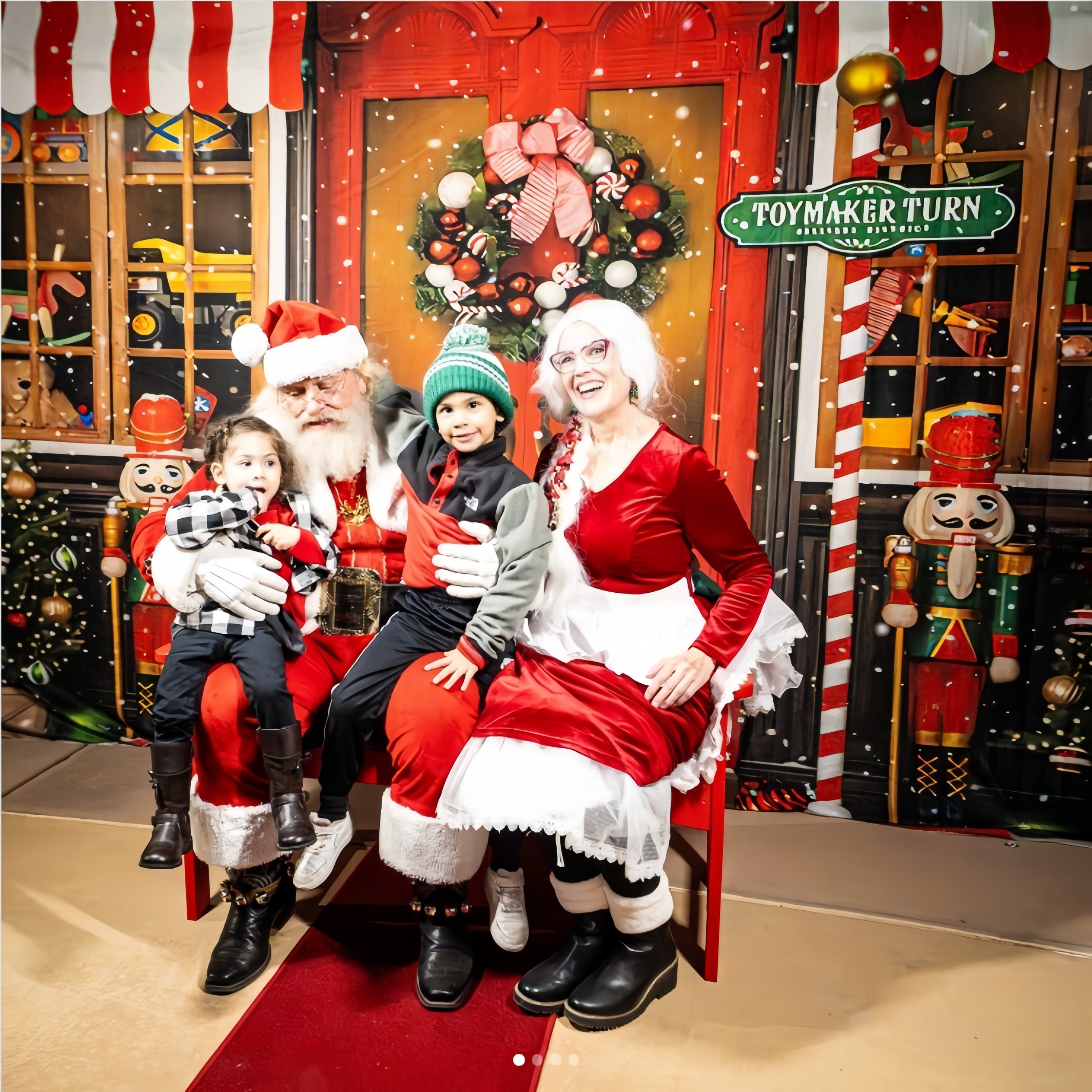 Santa's Workshop Nutcracker Christmas Backdrop UK M6-93