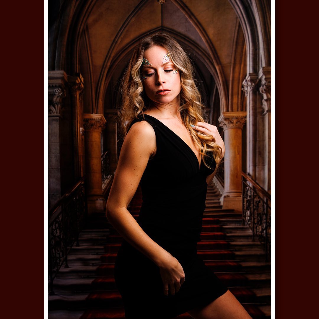 Gothic Architecture Circular Lights Red Carpet-Covered Stairs Photo Backdrop uk KAT-130