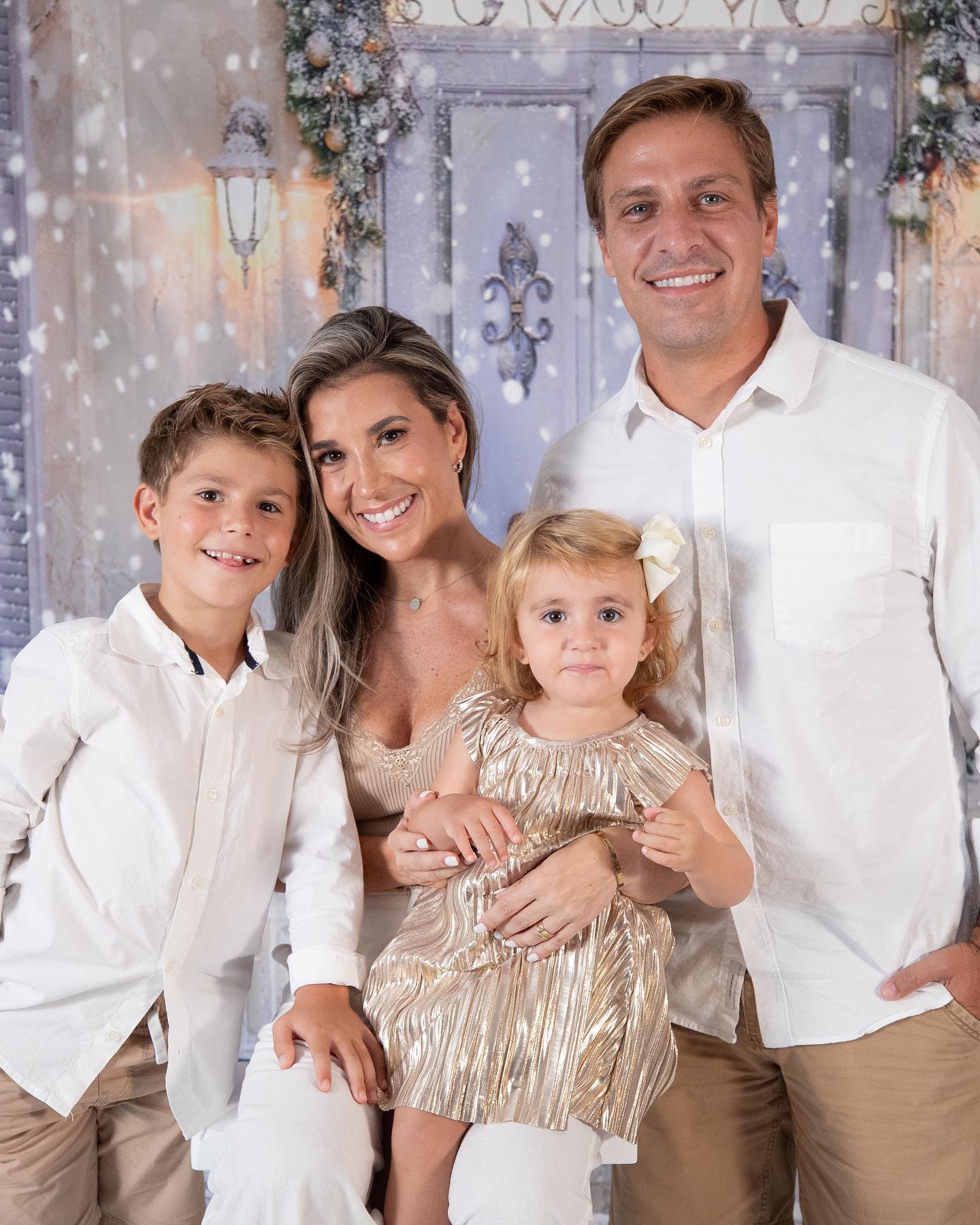 Christmas Tree Front Door Snow Backdrop UK D933