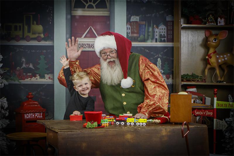 Christmas Santa Workshop Photography Backdrop UK G-024