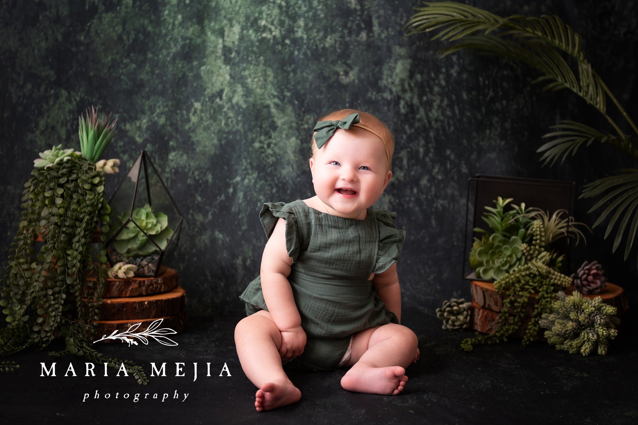 Deep Green Black Spot Abstract Backdrop UK LM-01389