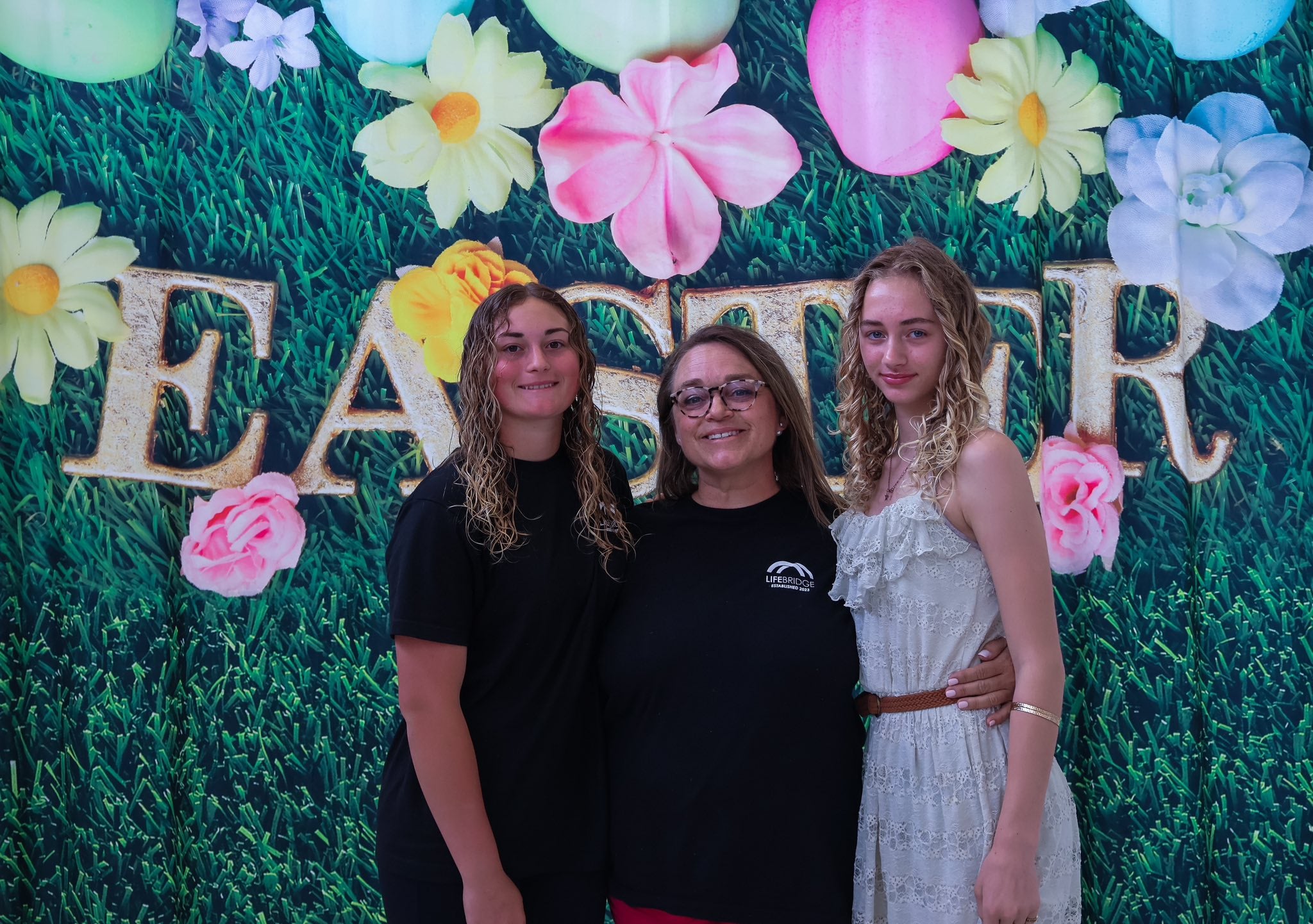 Easter Decorations Background Easter Eggs Spring Flowers Green Grass Backdrop UK LV-1380