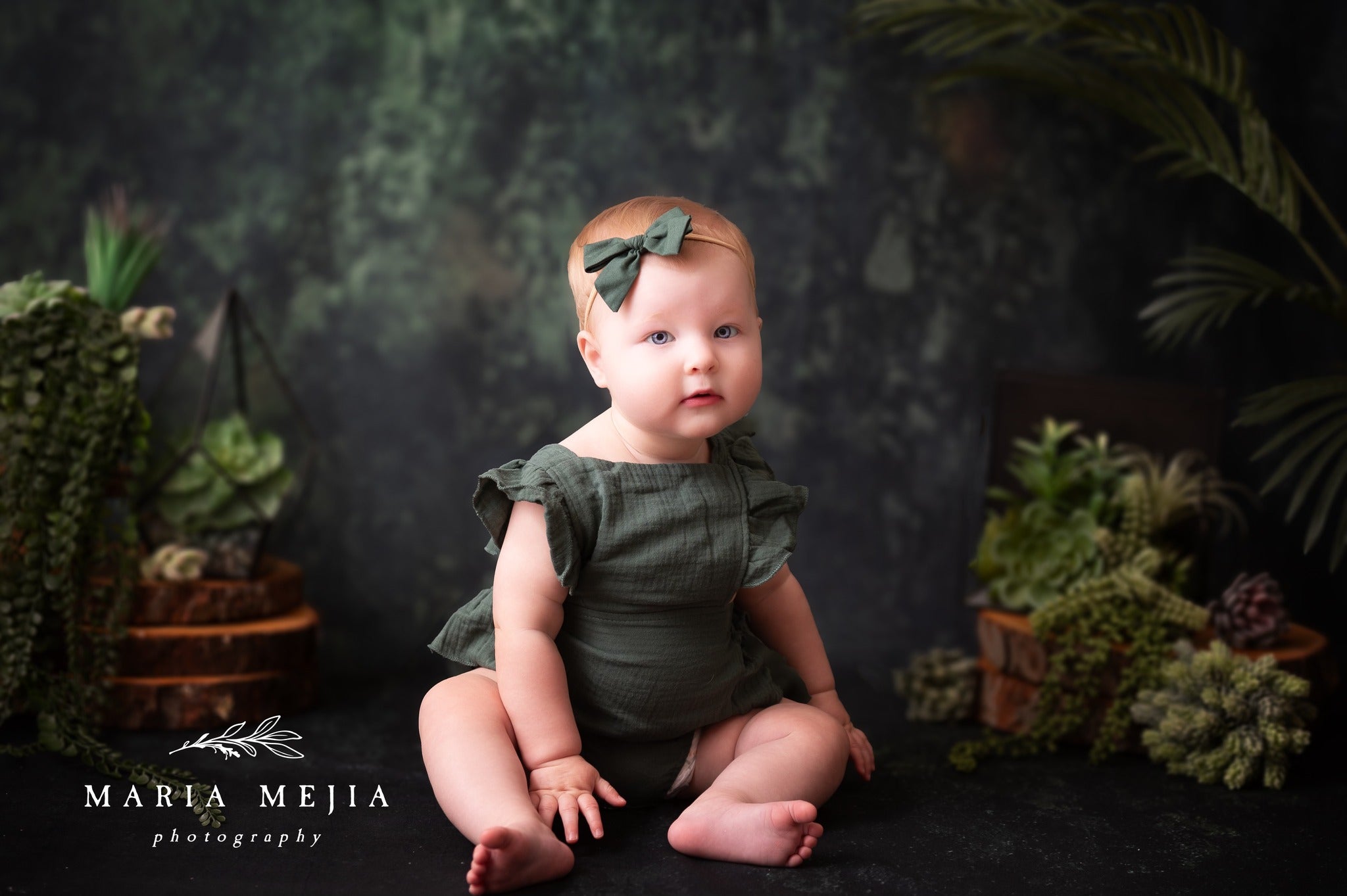 Deep Green Black Spot Abstract Backdrop UK LM-01389