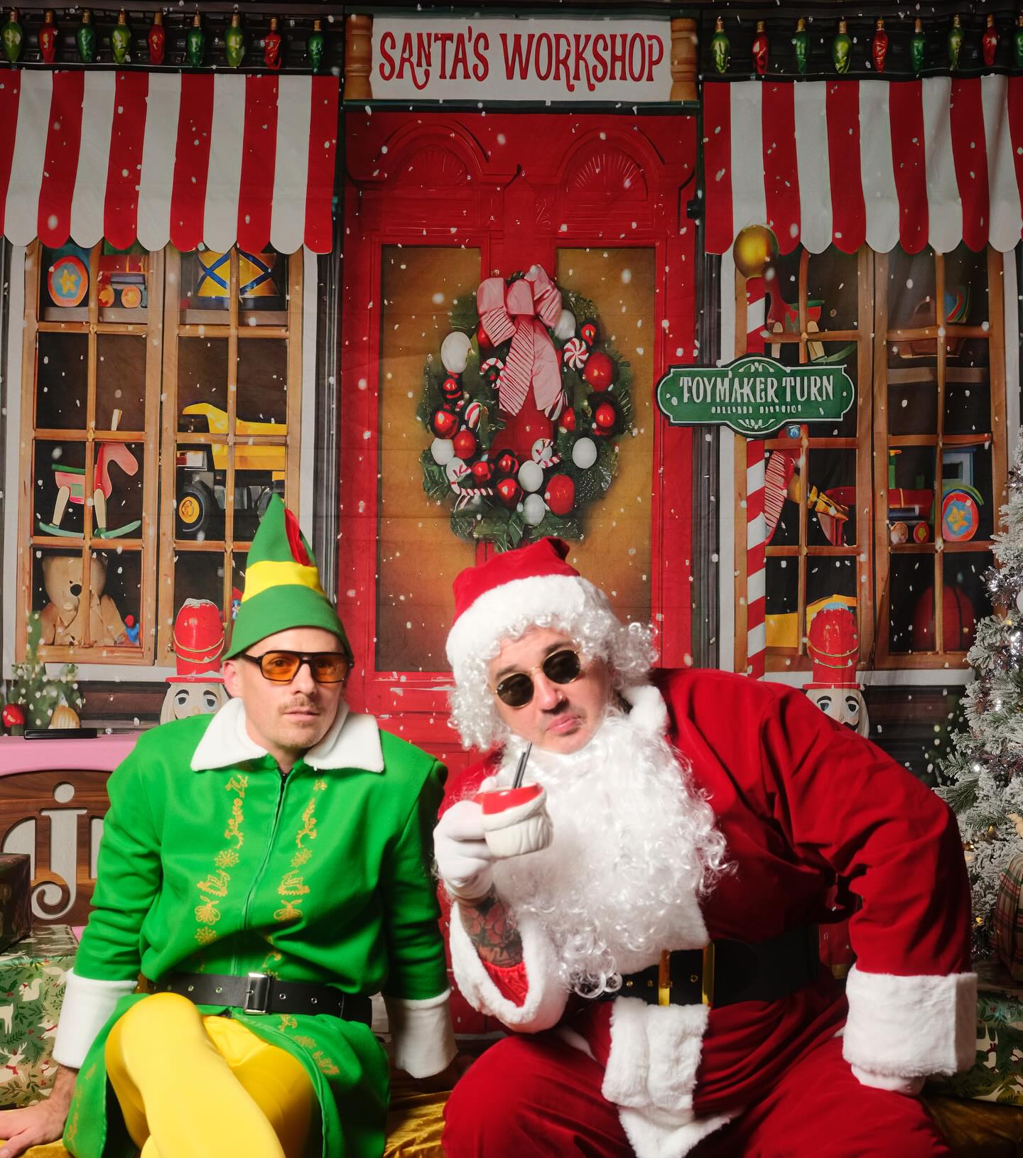 Santa's Workshop Nutcracker Christmas Backdrop UK M6-93