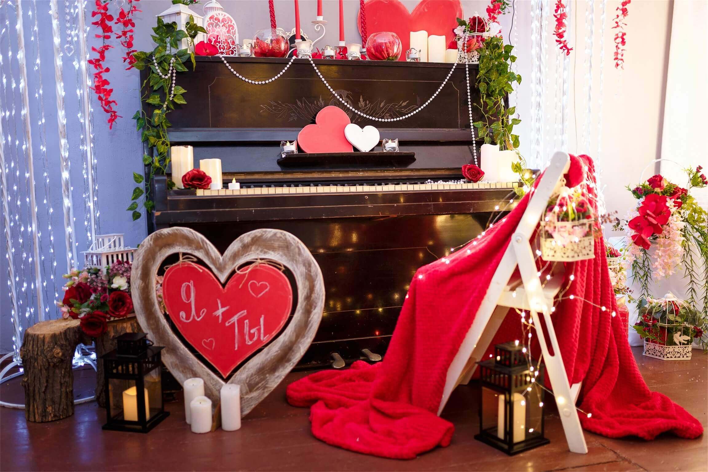 Valentine Red Heart Romantic Piano Decorations with Flower Backdrop M12-18