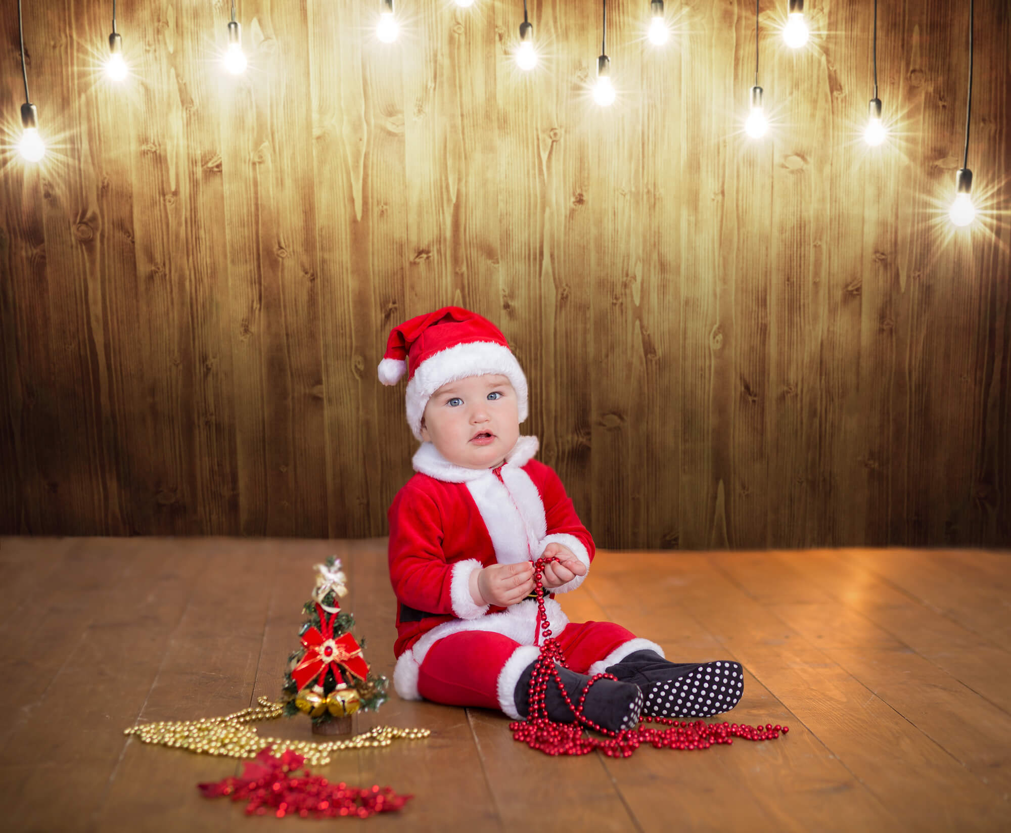 Rustic Wood Wall Backdrop with Light Bulbs UK M7-80