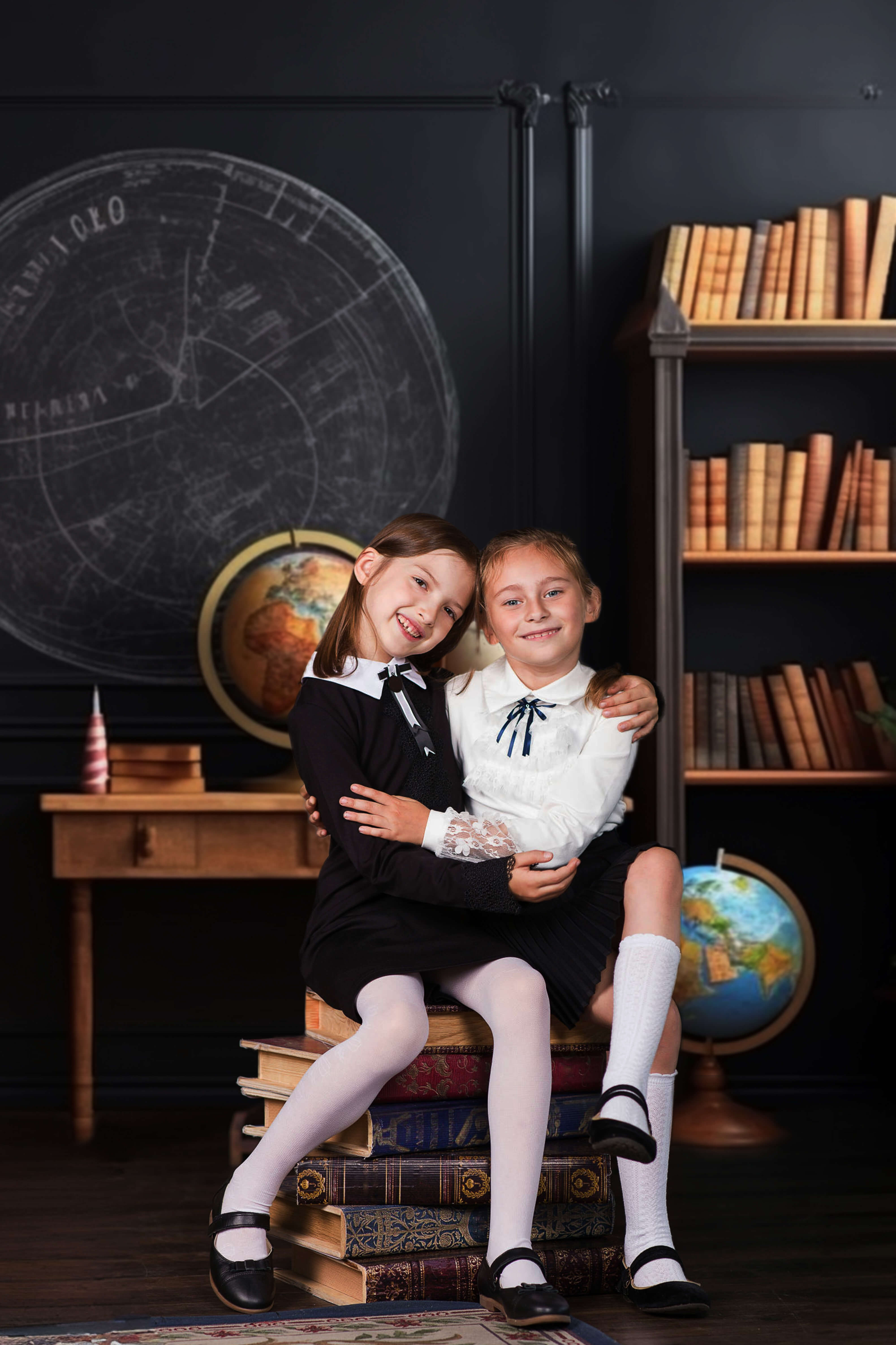 Bookshelf Globes Classroom Back to School Backdrop RR6-44