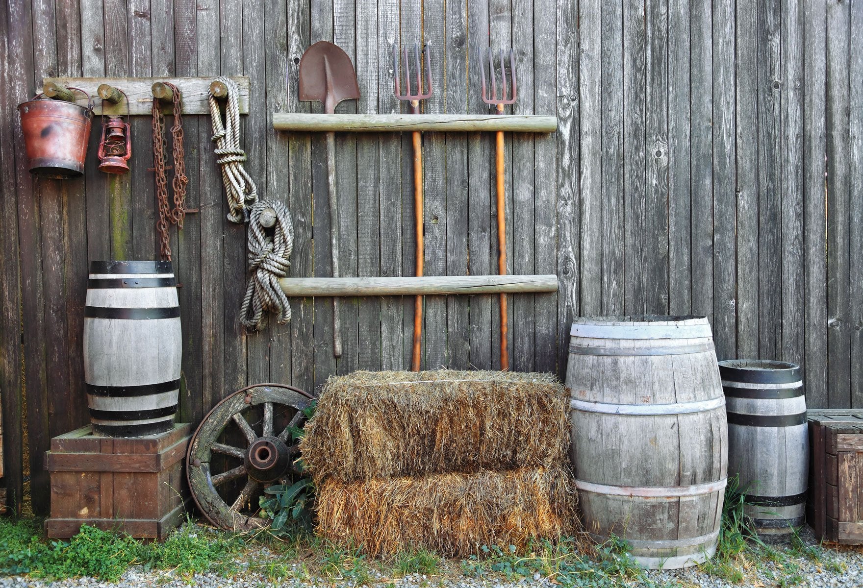 Barn Farm Tools Gray Grunge Wood Wall backdrop UK HJ03184